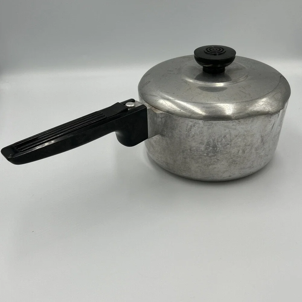 Vintage Magnalite Classic 2 Qt‎ Sauce Pan Double Spout With Lid 4682 Made In USA